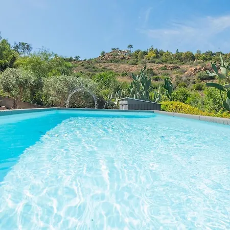 Tetty - Garden & Private Pool Near The Sea Fort Village