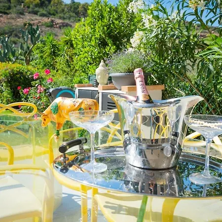 Dom wakacyjny Tetty - Garden & Private Pool Near The Sea Fort Village