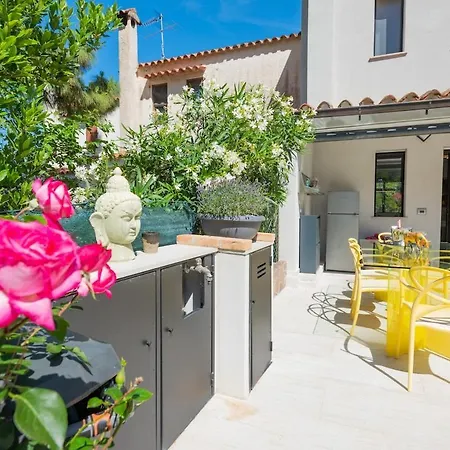 Tetty - Garden & Private Pool Near The Sea Ferienhaus