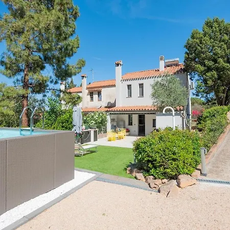 Tetty - Garden & Private Pool Near The Sea