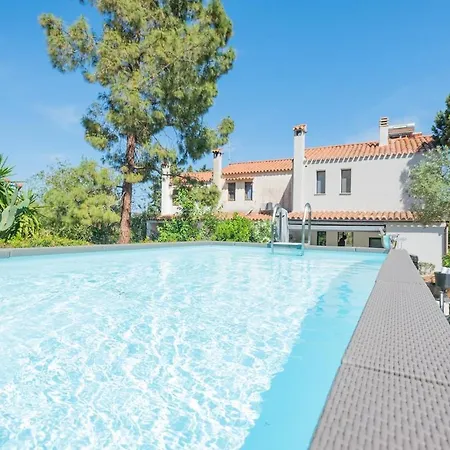 Tetty - Garden & Private Pool Near The Sea *