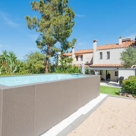 Tetty - Garden & Private Pool Near The Sea