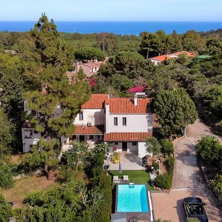 Tetty - Garden & Private Pool Near The Sea Feriehus *